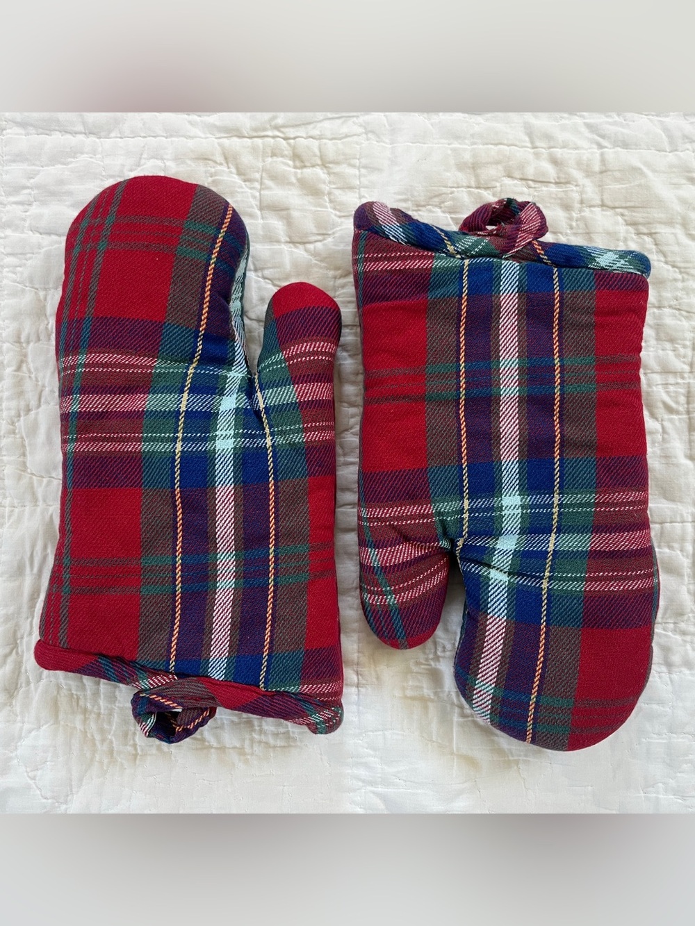 Set of 2 Sur la Table Tartan Plaid Oven Mitts Christmas Holiday Red Blue Cotton